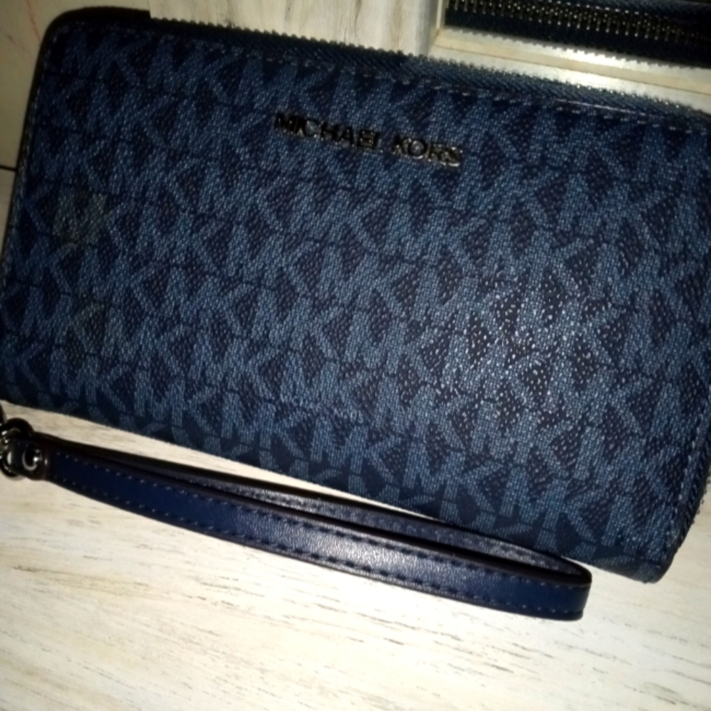 Michael Kors Phone Wristlet
